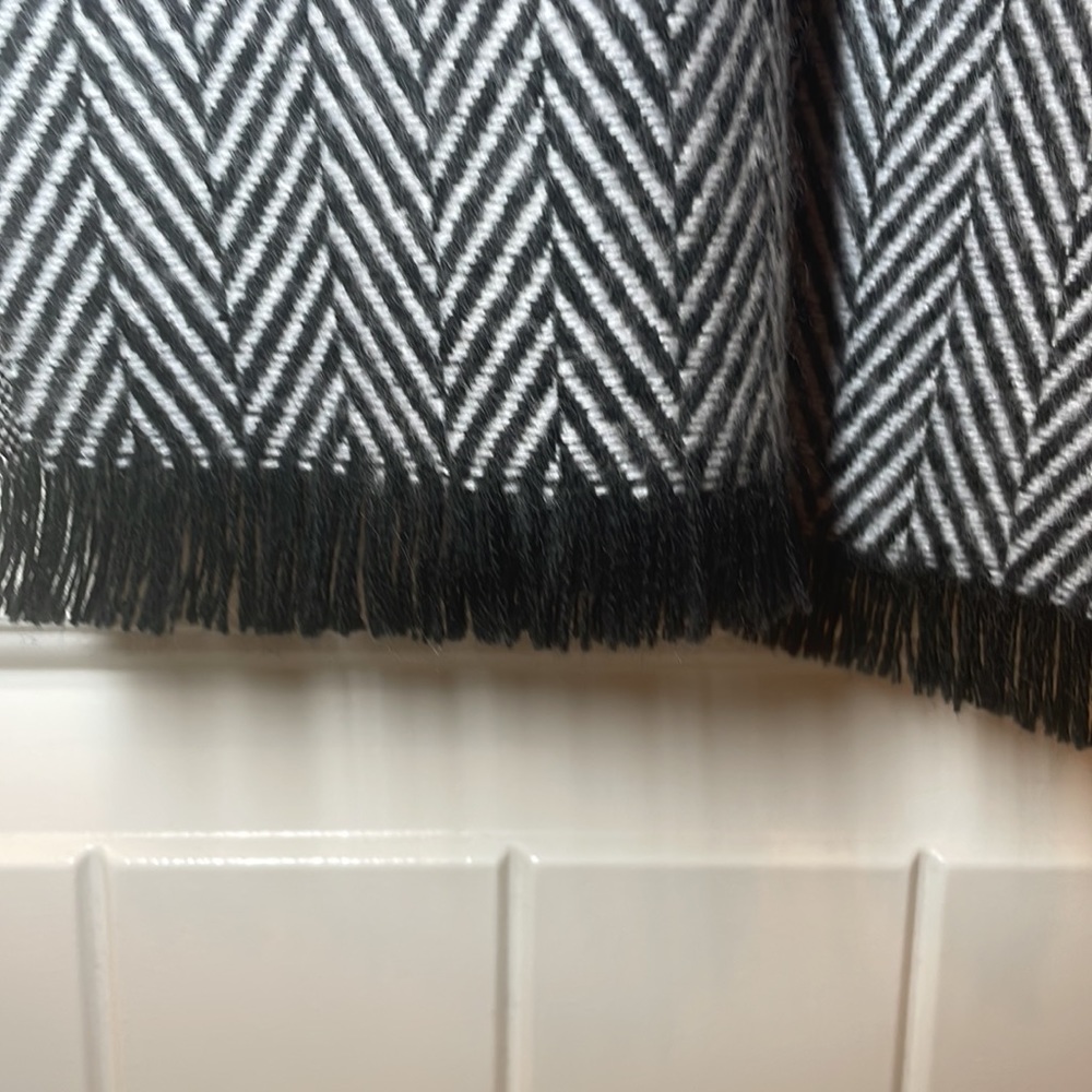 Classic Herringbone pattern woven scarf no brand, men’s or women’s - Picture 5 of 6